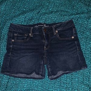 American Eagle size 6 stretchy jean shorts
